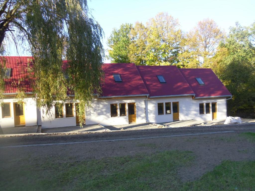 Domki Nad Jeziorem Karlowice Exterior foto